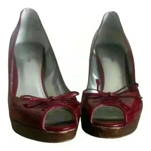 Marc Fisher Red Maroon Patent Leather Heels with‎ a peep toe size 10.